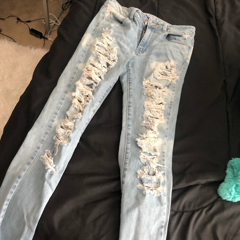 American eagle distressed light wash skinny jeans